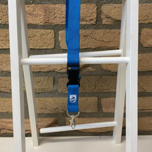 Blauwe keycord van Philips, gemaakt door upcycling, een duurzaam en praktisch accessoire voor het dragen van sleutels of ID-kaarten.
